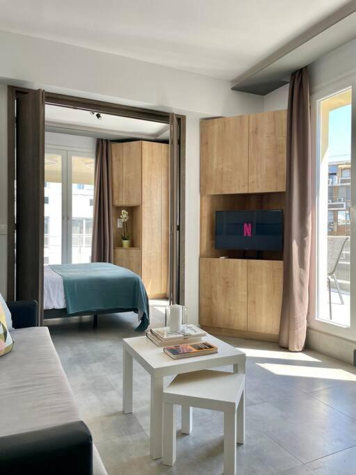 Domus City Apartment With Wonderful Balcony Tesalonika Bagian luar foto