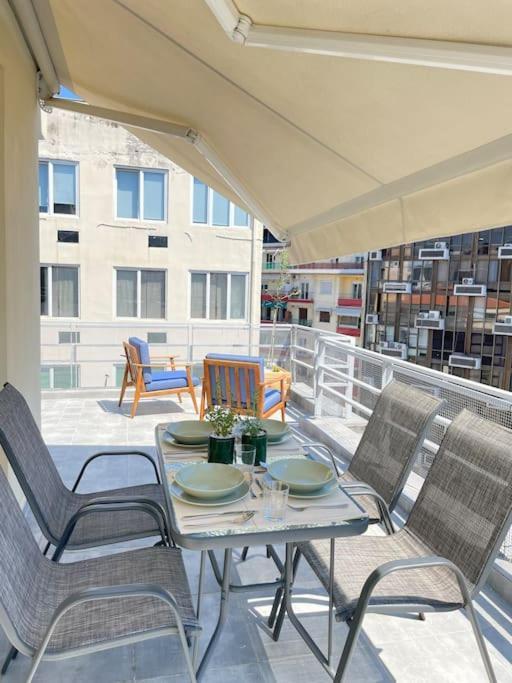 Domus City Apartment With Wonderful Balcony Tesalonika Bagian luar foto