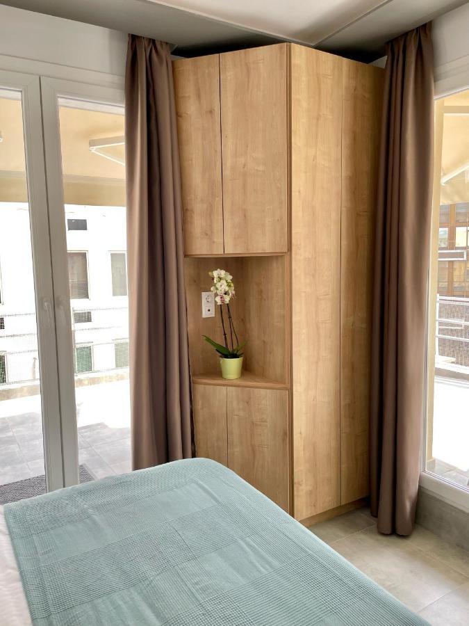Domus City Apartment With Wonderful Balcony Tesalonika Bagian luar foto