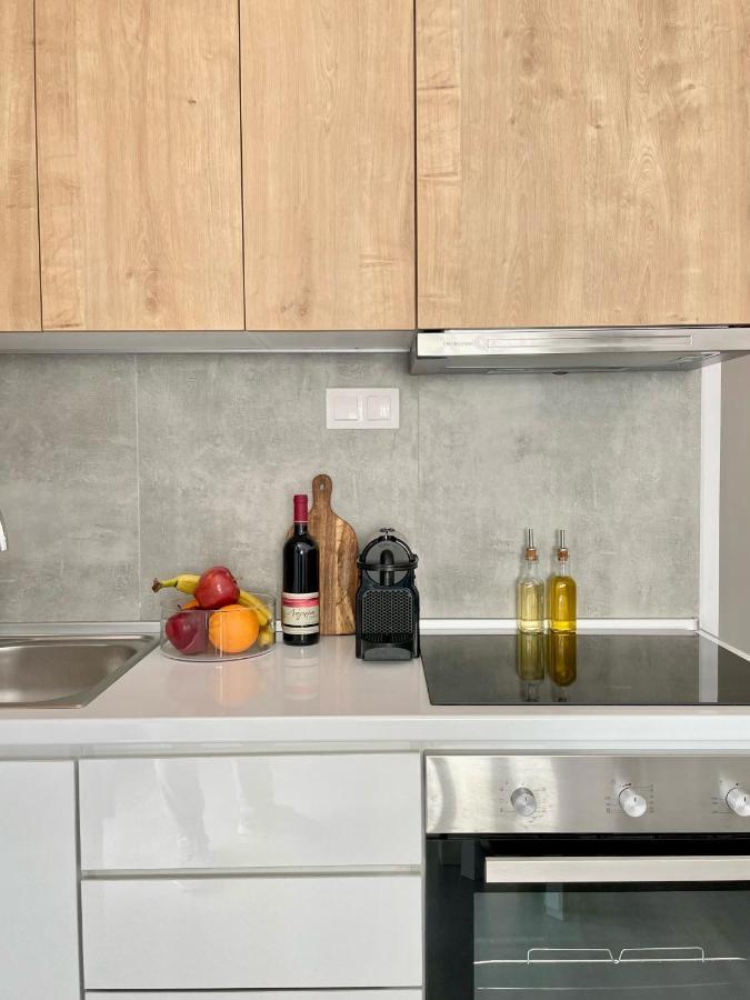 Domus City Apartment With Wonderful Balcony Tesalonika Bagian luar foto
