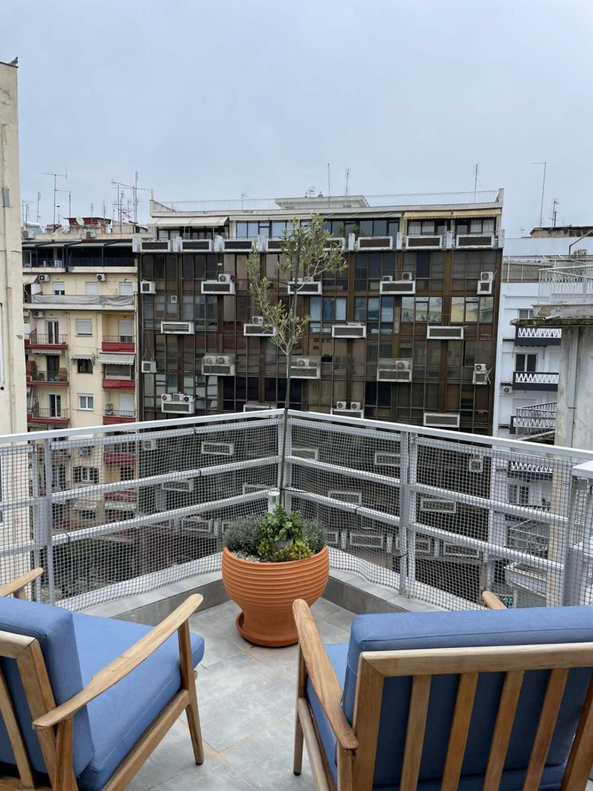 Domus City Apartment With Wonderful Balcony Tesalonika Bagian luar foto